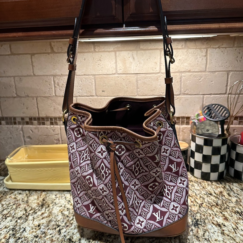 Louis Vuitton 1854 Noé Petit